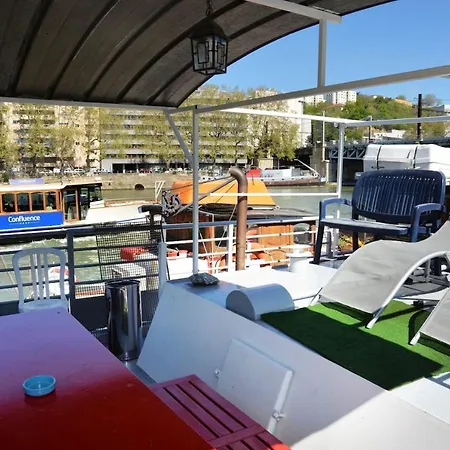 Pres Du Centre-ville De Avec Parking Holiday home *